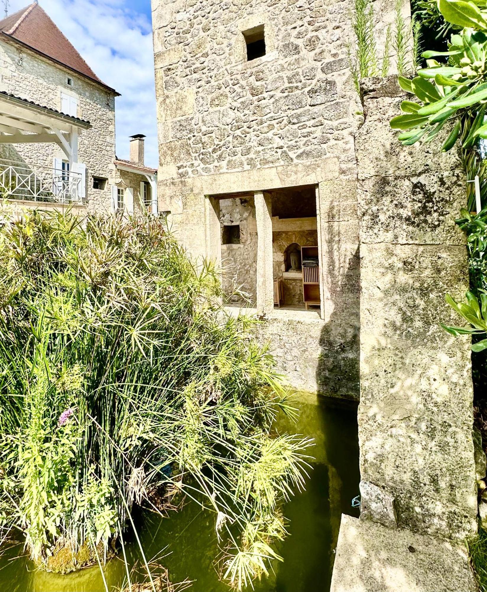Chateau De Lafont Suites Saint-Vivien  Exterior foto